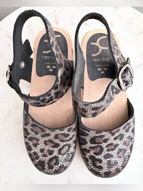 Kids Leopard Print Slingback Clogs - Black/Tan leopard print size 30